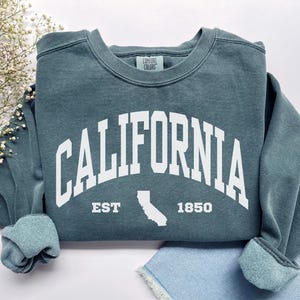 California Sweatshirt, Comfort Colors California Shirt California Vacation Trip Souvenir Gift, Sports Student Preppy California Map Crewneck