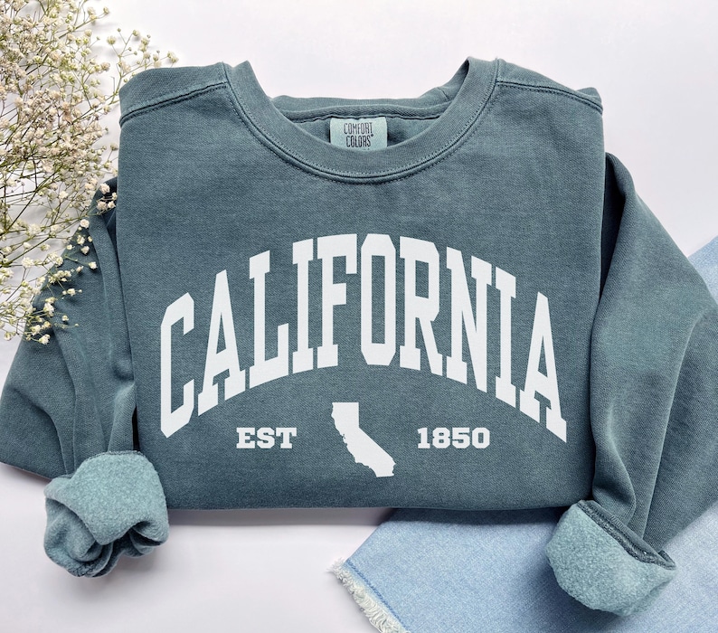 California Sweatshirt, Comfort Colors California Shirt California Vacation Trip Souvenir Gift, Sports Student Preppy California Map Crewneck