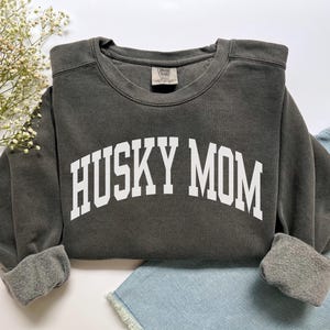 Husky Mom Sweatshirt, Comfort Colors Husky Mom Shirt, Dog Mom Gift, New Puppy Gift, Husky Mama Shirt, Siberian Alaskan Husky Owner Gift