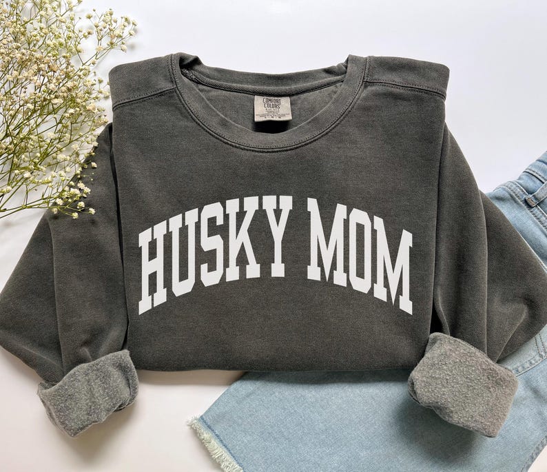 Husky Mom Sweatshirt, Comfort Colors Husky Mom Shirt, Dog Mom Gift, New Puppy Gift, Husky Mama Shirt, Siberian Alaskan Husky Owner Gift