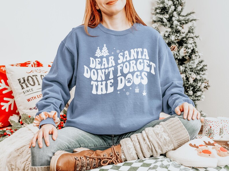 Christmas Dog Mom Sweatshirt, Comfort Colors Christmas Dog Mama Shirt Dog Christmas Gift for Dog Mom, Dog Mom PJs Christmas Dog Dad Crewneck