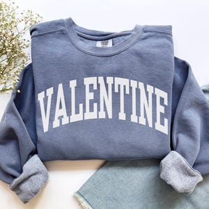 Valentine Sweatshirt, Comfort Colors Be My Valentine Shirt Valentines Day Gift XOXO Sweater, Preppy Valentines Day Crewneck Love Sweatshirt