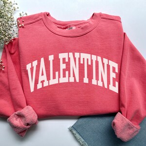 Valentine Sweatshirt, Comfort Colors Be My Valentine Shirt Valentines Day Gift XOXO Sweater, Preppy Valentines Day Crewneck Love Sweatshirt