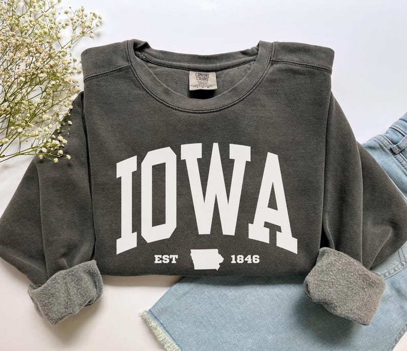 Iowa Sweatshirt, Comfort Colors Iowa Shirt, Travel Iowa Vacation Trip Souvenir, Iowa Map USA Moving to Iowa Crewneck College Student Gift