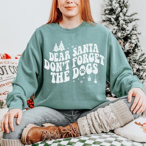 Christmas Dog Mom Sweatshirt, Comfort Colors Christmas Dog Mama Shirt Dog Christmas Gift for Dog Mom, Dog Mom PJs Christmas Dog Dad Crewneck