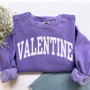 Valentine Sweatshirt, Comfort Colors Be My Valentine Shirt Valentines Day Gift XOXO Sweater, Preppy Valentines Day Crewneck Love Sweatshirt