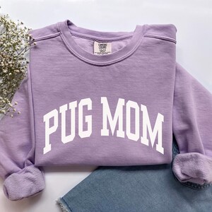 Pug Mom Sweatshirt, Comfort Colors Pug Mom Shirt, Pug Mama Shirt, Dog Mom Gifts, Dog Mom Sweatshirt, Pug Mom Gift, Dog Lover Pug Mom Tshirt