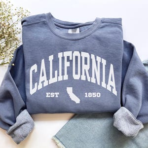 California Sweatshirt, Comfort Colors California Shirt California Vacation Trip Souvenir Gift, Sports Student Preppy California Map Crewneck