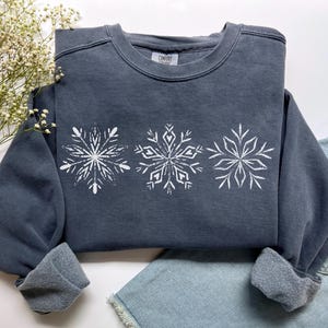 Snowflakes Sweatshirt, Comfort Colors Snowflakes Shirt Christmas Gift, Winter Christmas Sweater Xmas Christmas PJs Merry Christmas Crewneck