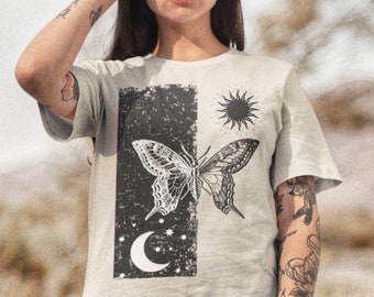 Top de mariposa monarca, ropa independiente, ropa de bruja, camisa espiritual, camiseta de gran tamaño, camiseta estética, diseño de tatuaje, camiseta de sol y luna