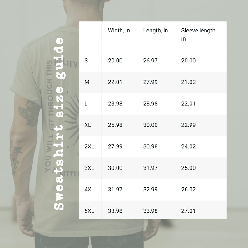 Op de afbeelding: Een lichtbeige sweatshirt met de tekst "YOU WILL GET THROUGH THIS" en een zonontwerp op de achterkant. Een maattabel wordt weergegeven, met afmetingen in inches voor breedte, lengte en mouwlengte.