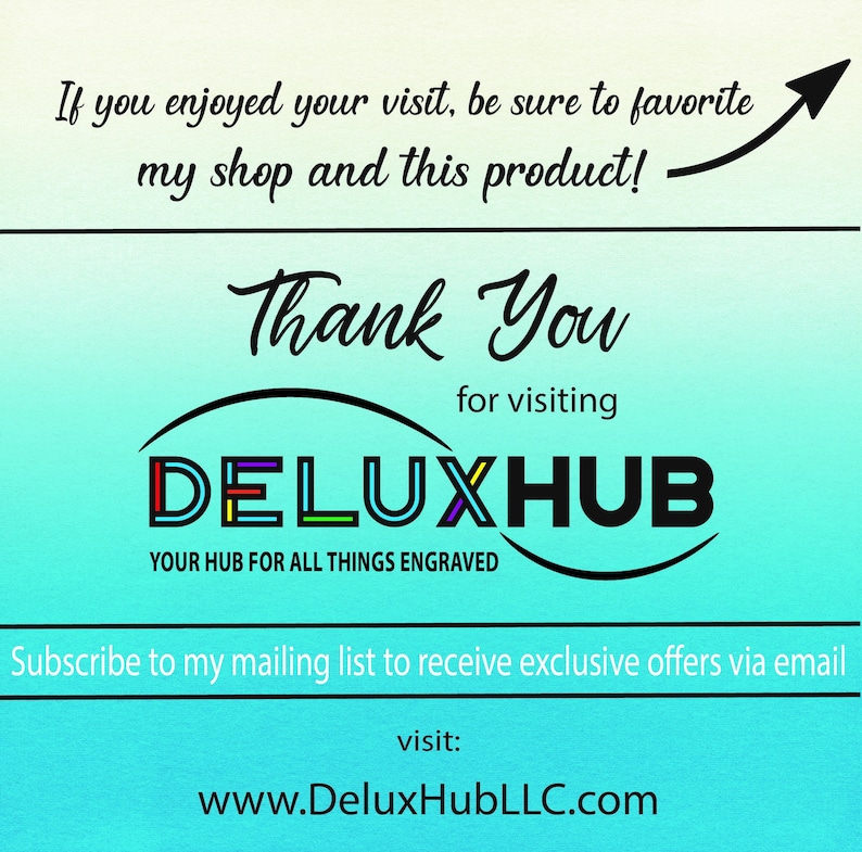 Pu&ograve; includere: Grafica con sfondo sfumato blu e bianco. Il testo include "Se ti &egrave; piaciuta la tua visita, assicurati di mettere nei preferiti il mio negozio e questo prodotto!" e "Grazie per aver visitato DELUXHUB YOUR HUB FOR ALL THINGS ENGRAVED."