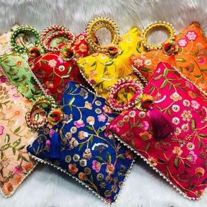 25x Embroidery Bags /Gota Potli Bags: Indian Wedding Favor with Bangle Handle