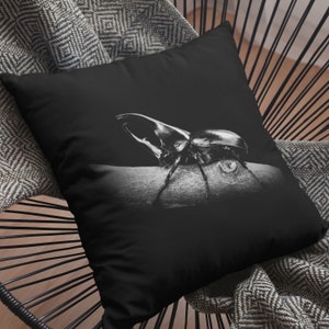 Rhinoceros Beetle Throw Almohada