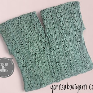 Może przedstawiać: Jasnozielony top z szydełka ze szczegółowym ażurowym wzorem. Top jest wyświetlany na płasko, prezentując skomplikowaną pracę ściegów. Obraz zawiera tekst "Crochet PDF Pattern" i "yarnsaboutyarn.com".