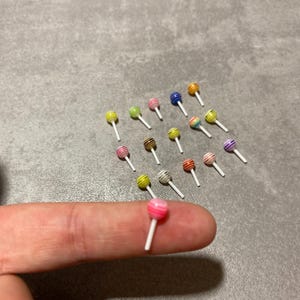 Maileg Maus Zubehör. Wichtel Zubehör. Puppenhaus Miniatur.  Kleines Spielzeug. 6-Zoll-Maus. Miniatur Lolli Lollipop Kuchen Lebkuchen