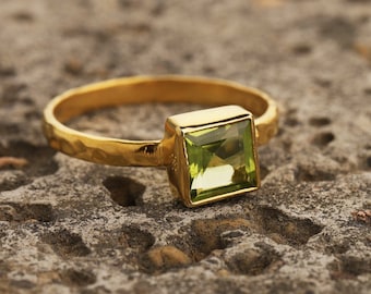 Green Peridot Ring Gold, August Birthstone Ring, Square Cut, Solitaire Ring, Green Stone Ring, Stackable Stone Ring, Gift for Mom, Gift Idea
