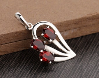 Granat Anhänger in 925 Sterling Silber, Januar Birthstone Schmuck, Rote Edelstein Herz Blatt Design Halskette, Geschenk für Sie, Handgemachte Anhänger