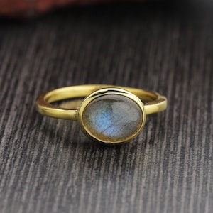 Labradorite Oval Ring, Blue Labradorite Gemstone Ring - Stacking Ring- Delicate Ring - Labradorite Gold Ring