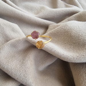 18金ルビーコランダム＆シトリン調節可能フラワーリング、ハンドメイド925スターリングシルバージュエリー、繊細でミニマルなジュエリー、可愛いジュエリー