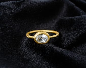 18K gouden kristallen kwartsring, ovale edelsteenring, sierlijke minimalistische ring, statementring, handgemaakte kwartsring, boho-sieraden, verjaardagscadeau