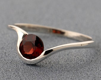 Garnet Gemstone ring -Natural Garnet Ring - Sterling Silver Garnet Ring