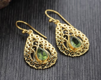 Peridot Ohrringe Mit Blumen-Gravur - Handgefertigte Tropfenohrringe, 4,6cm, Antik-Optik