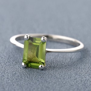 Grön peridot solitärring i sterlingsilver, 925 stämplad, Augusti ädelsten, amerikansk storlek, handgjord