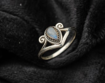 Labradorite Ring in Sterling Silver, Teardrop Labradorite Gemstone Ring, Handmade Boho Jewelry, Vintage Scroll Design, Healing Stone Ring
