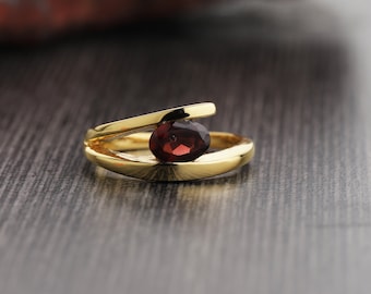 Minimalist Garnet Ring, Pear Garnet Birthstone Ring Garnet Gold Ring 18k Gold Plated Ring