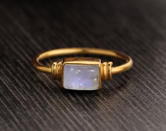 Anillo baguette de piedra lunar arcoíris natural, anillo con piedra natal de junio, anillo bohemio de oro con piedra lunar.