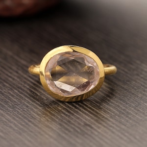 Rosenquarz Ring ~ facettierter Edelstein ~ natürlich ~ 18k vergoldet ~ Schmuck ~ handgemacht ~ Januar Geburtsstein