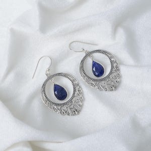 Örhängen med lapis lazuli-ädelsten, minimalistiska smycken, örhängen i 925 sterlingsilver, handgjorda örhängen med lapis lazuli-sten, filigransmycken, bröllopspresent