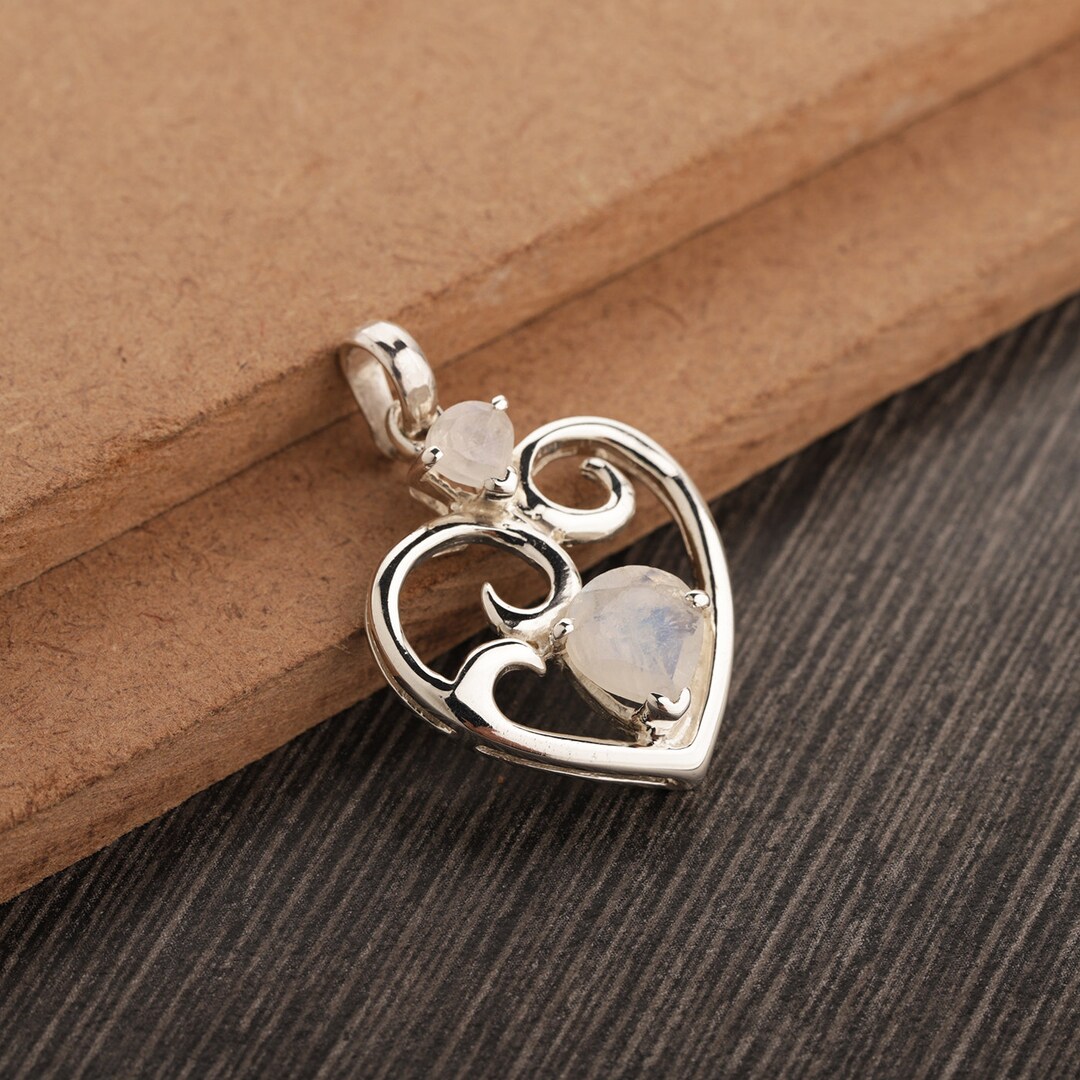 ハート型レインボームーンストーンペンダント 925スターリングシルバー