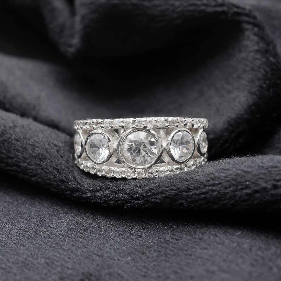 Anello a fascia in argento sterling fatto a mano con diamanti