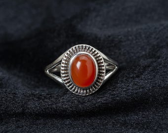 Handgjord karneolring, bohemiska smycken i sterlingsilver, djärv orange ädelstensring, uttalandering i karneol, present till henne, vintagestil