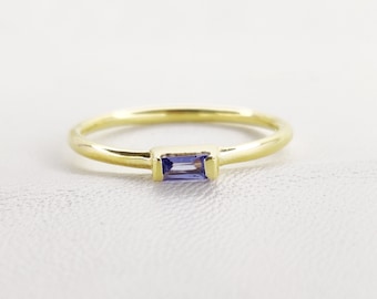 Tanzanite Baguette Gold Ring, Minimalist Ring, December Birthstone Jewelry, Lilac Gemstone Ring, Art Deco Stacking Ring, Dainty Ring