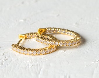 Winzige Huggie Creolen, Gold Creolen, 14 k Gold gefüllt Ohrringe, kleine jeden Tag Ohrringe, dünne Reifen, minimalSchmuck, Valentinstag Geschenk