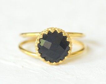 Anillo relleno de oro de 14k, anillo de ónix negro, piedra de nacimiento de febrero, anillo de apilamiento negro, anillo de oro, anillo de oro redondo, anillo moderno, regalo para ella