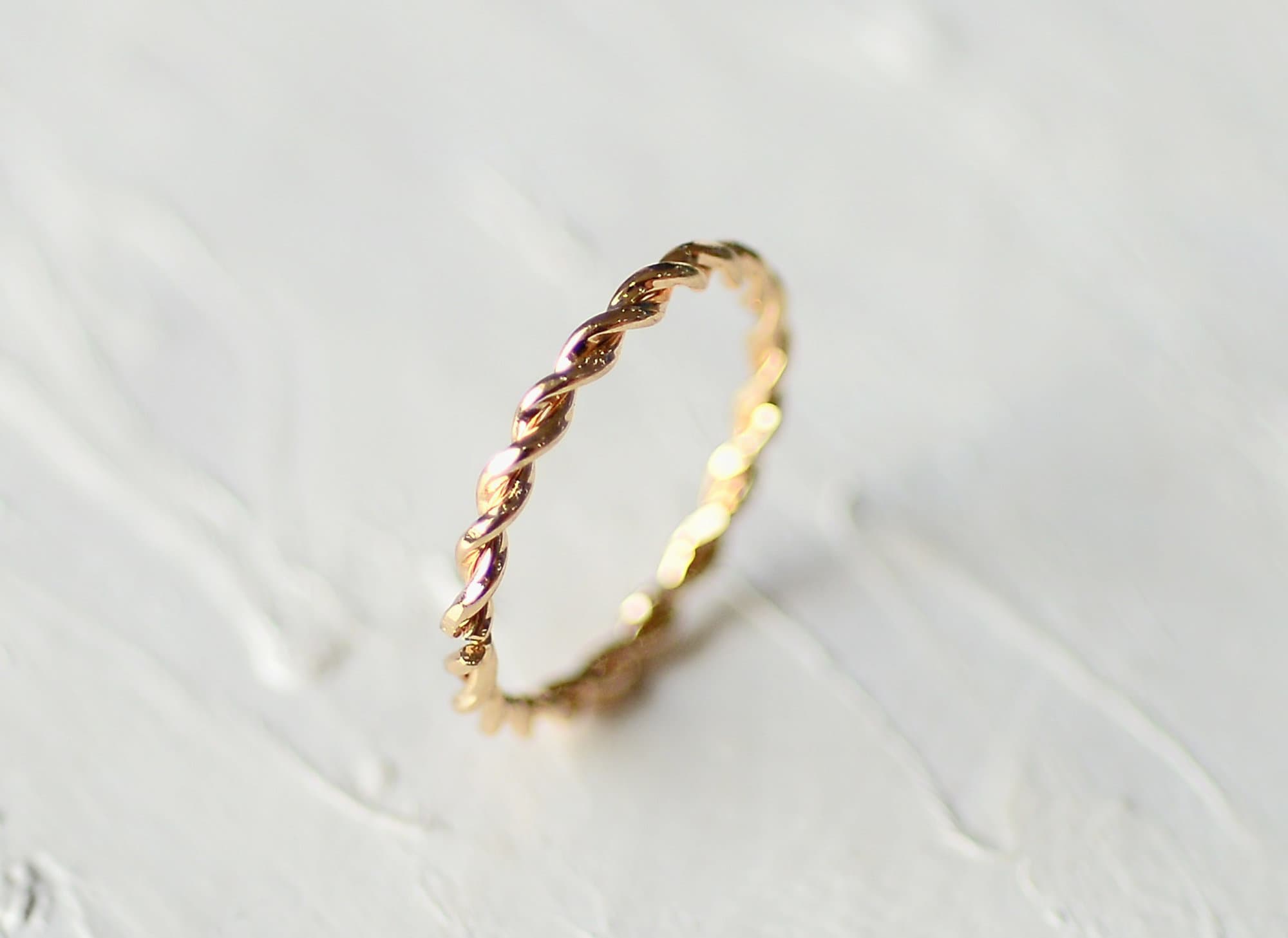 Anillo delgado retorcido relleno de oro de 14k para mujer Etsy Anillo delgado retorcido relleno de oro de 14k para mujer Etsy