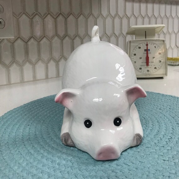 Adorable Piggie Decor