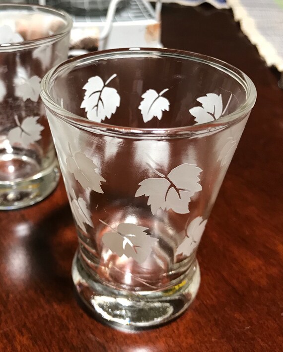 Set of White Leaf Juice Glasses