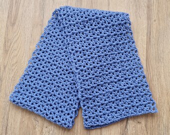Écharpe bleu pervenche crochetée à la main, accessoire d'hiver