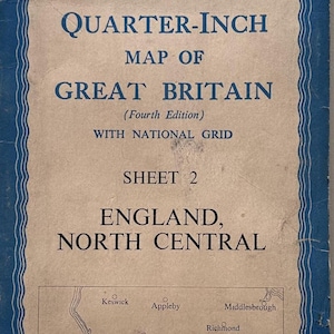 Könnte beinhalten: Vintage Ordnance Survey Karte von Großbritannien, Blatt 2, England, Nord-Zentral. Die Karte hat einen blauen Rand und das Ordnance Survey Emblem. Veröffentlicht 1946, mit Überarbeitungen von 1921.