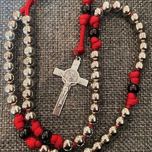 Roter Paracord Rosenkranz