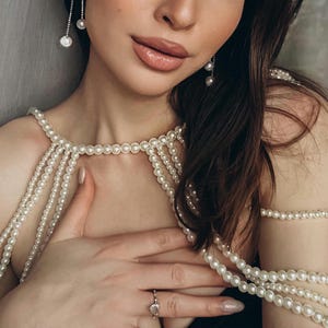 Pearl shoulder body jewelry, white pearl cape, elegant shoulder chain, bridal cape with faux pearl, evening pearl shawl, body chain necklace