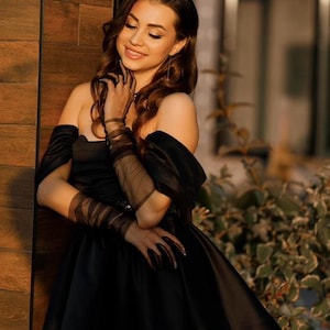 Black Tulle Opera Gloves: Elegant Party Accessories