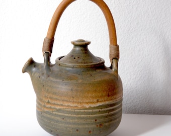 Vintage Steingut Teekanne mit Bambus Griff - Teekanne aus Keramik