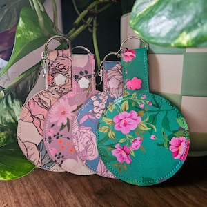Floral Golf Tee Holder | Faux Leather Golf Accessory | Keychain Tee Organizer | Cute Golf Gift for Her | Handmade Golf Bag