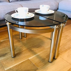 Beautiful set of vintage, semicircular brass side tables/flower tables/coffee tables/bedside tables from the 1970s; as good as new.